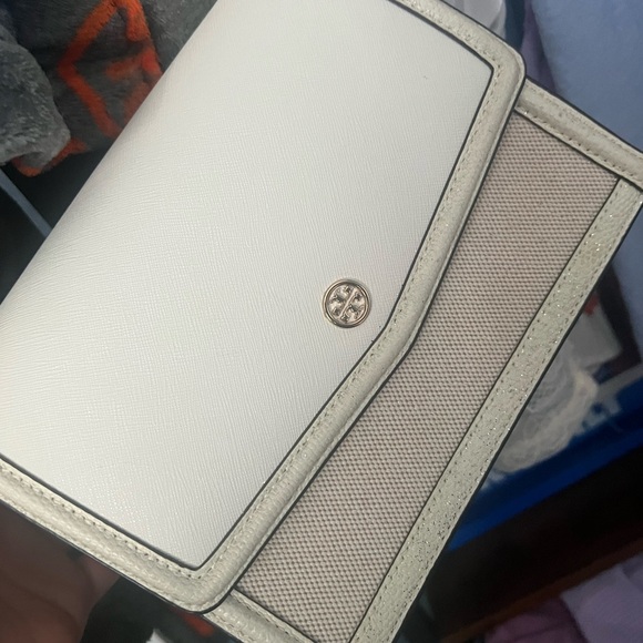 Tory Burch ROBINSON CONVERTIBLE SHOULDER - Picture 3 of 3
